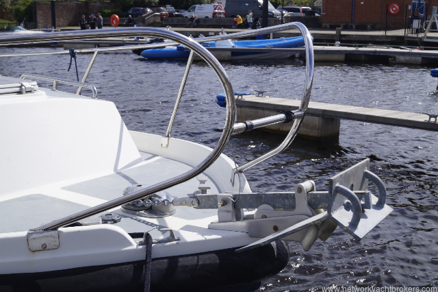 1984 Aquastar 27