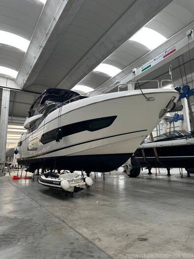 2022 Sunseeker 76 Yacht