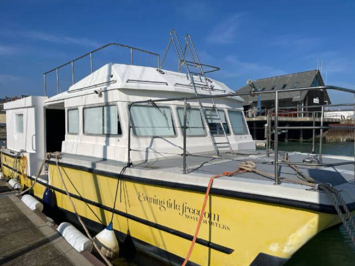2009 Houseboat Powercat 40 converted to a houseboat