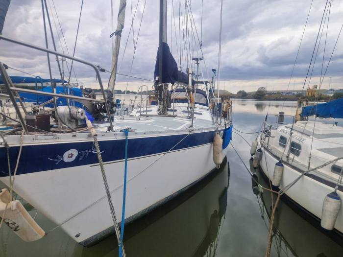 1990 Trident Marine UK Warrior 40