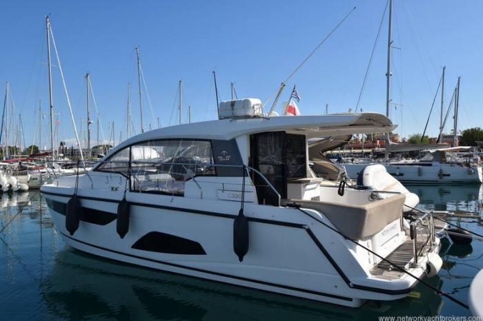 2016 Sealine International C330