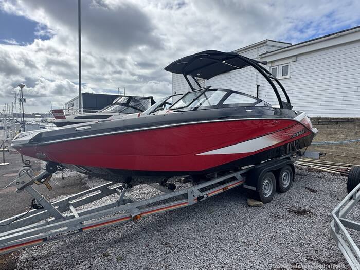 2015 Scarab 215