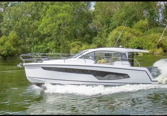 2023 Sealine International C335