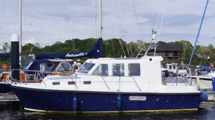 1984 Aquastar 27
