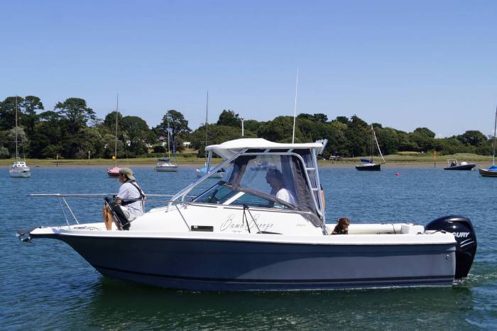 2011 Bayliner Trophy 2102 walkaround