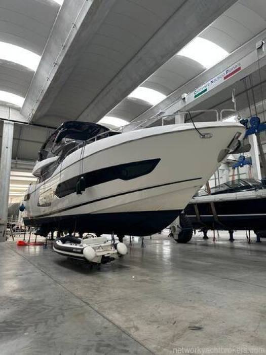 2022 Sunseeker 76 Yacht